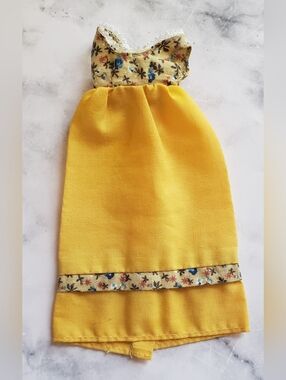 Vintage 1977 Sunshine Family Mom Stefie Doll Yellow Dress Mattel excellent